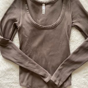 Aritzia Sunday Best Sinchseamless Longsleeve Bodysuit
